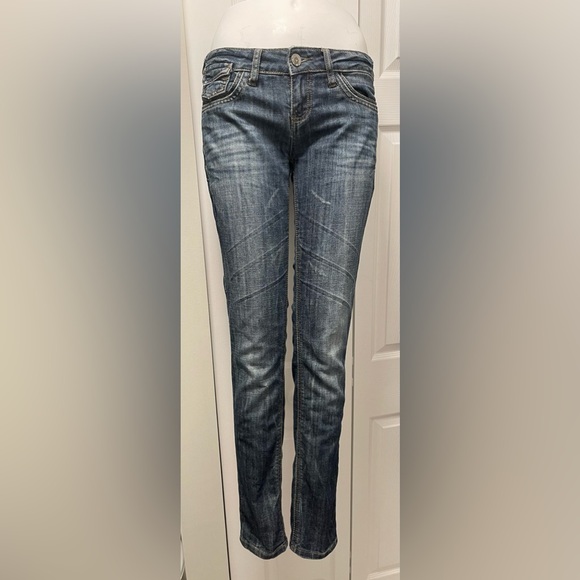 Almost Famous Low Rise Skinny Jeans size 9 - Picture 1 of 6
